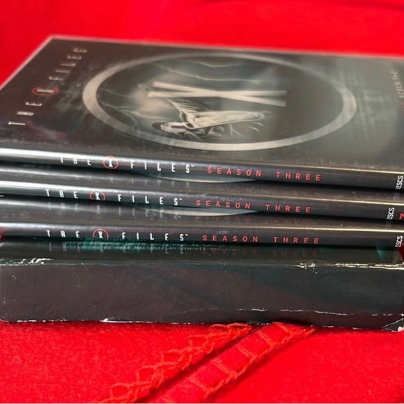 The X Files complete 2nd & 3rd Seasons DVD sets - Picture 4 of 12